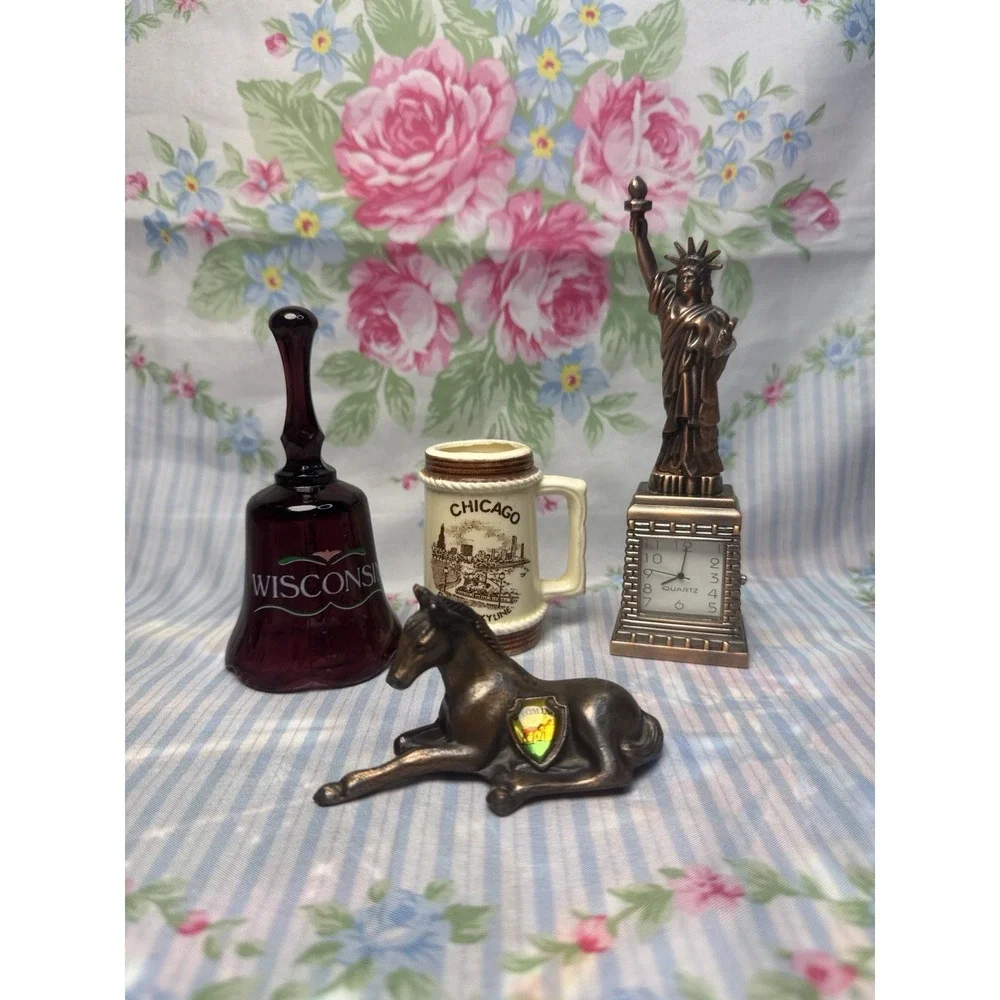 Vintage Souvenir Lot Wisconsin Bell Chicago‎ Mug Statue of Liberty Clock Horse